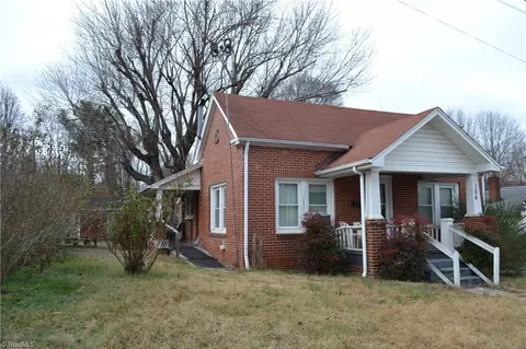 104 4th Ave N, Mayodan, NC 27027