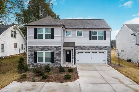4627 Shattalon Dr, Winston Salem, NC 27106