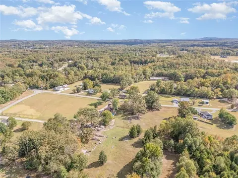 View/Area - 827 Shell Rd, Thomasville, NC 27360 photo 2 of 2