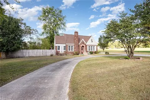 827 Shell Rd, Thomasville, NC 27360