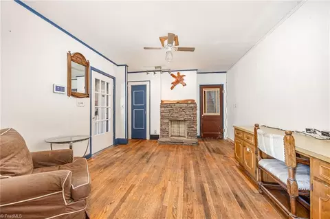 Living - 827 Shell Rd, Thomasville, NC 27360 photo 1 of 1