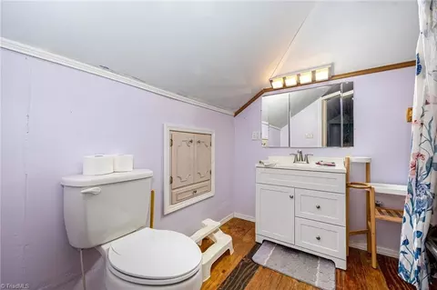 Bath - 827 Shell Rd, Thomasville, NC 27360 photo 3 of 3