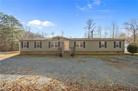 950 Waggoner Neal Rd, Walkertown, NC 27051