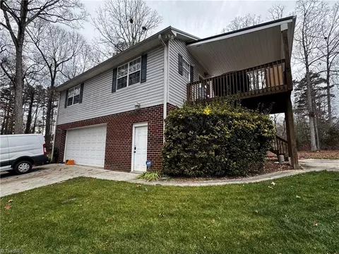 103 Robinhood Rd, Lexington, NC 27292