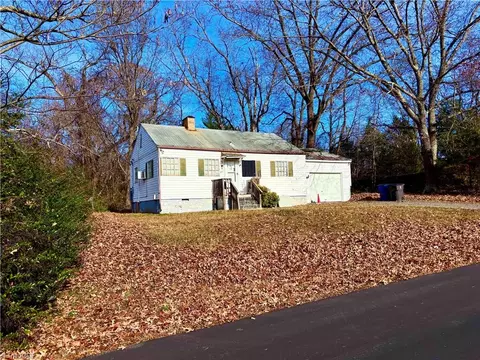 2657 Oak Grove Cir, Winston Salem, NC 27106