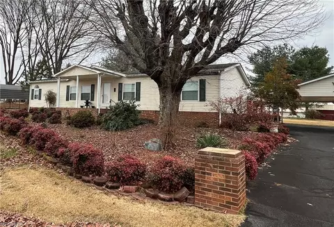 131 Sheraton Ct, King, NC 27021