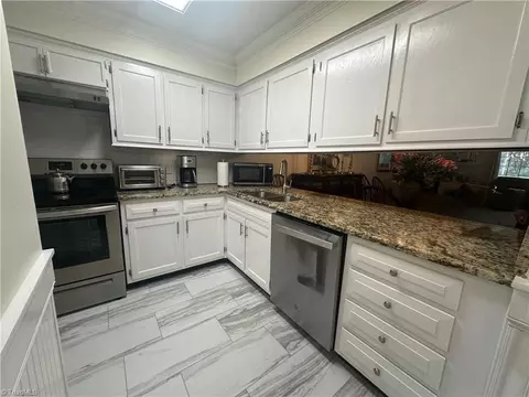Kitchen - 162 Golfview Dr, Bermuda Run, NC 27007 photo 2 of 2