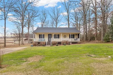 69 Lanning Dr, Denton, NC 27239