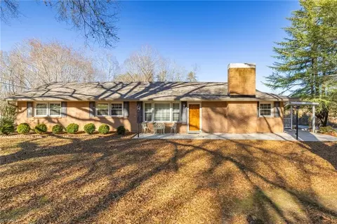 142 Kings Ln, Winston Salem, NC 27107