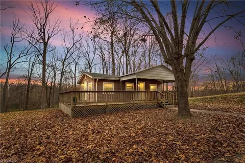 121 Pinewood Acres Dr, Greensboro, NC 27405