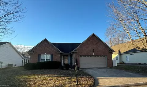 1542 Finwick Dr, Pfafftown, NC 27040