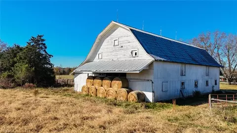 6654 Phillippi Rd, Liberty, NC 27298