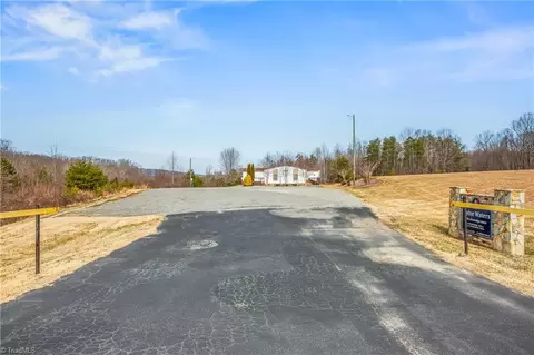 1255 Mountain View Rd, King, NC 27021