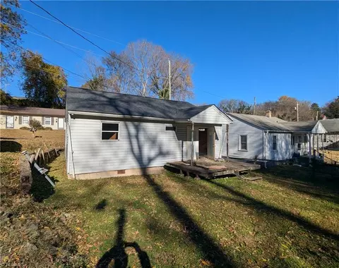 7 Pine St N, Lexington, NC 27292
