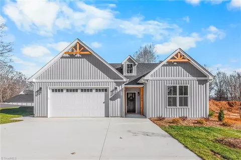 4608 Cedar Farm Ln, Pfafftown, NC 27040