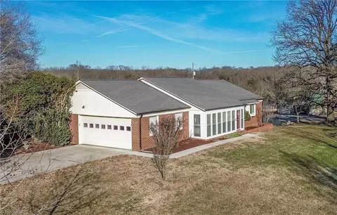 646 Longview Rd, Statesville, NC 28625