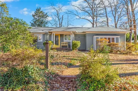 216 Knollwood Dr, Jamestown, NC 27282