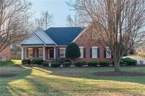 4411 Hunter Oaks Ct, High Point, NC 27265