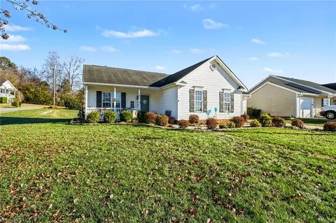 103 Wynbrook Ct, Winston Salem, NC 27103