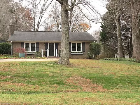 1530 Pebblebrook Rd, Winston Salem, NC 27105