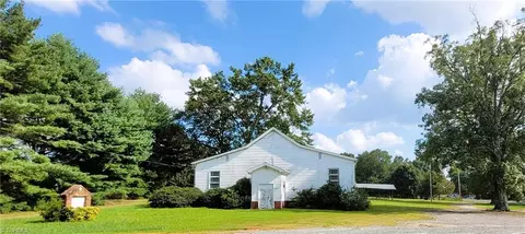 6305 Pine Hall Rd, Belews Creek, NC 27009