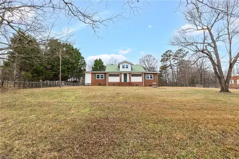 1020 Lacy Ln, Walnut Cove, NC 27052