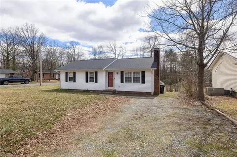 825 Parkwood St, Burlington, NC 27215