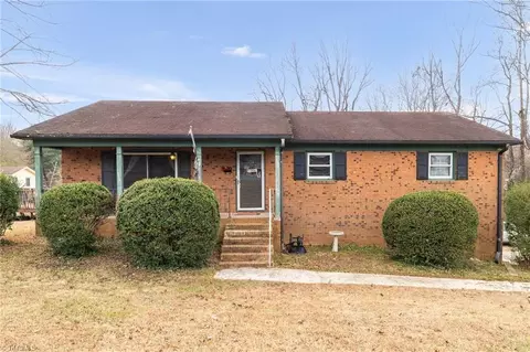 607 Academy St W, Randleman, NC 27317