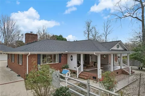 1104 Hobbs Rd, Greensboro, NC 27410