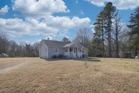 818 Candy Creek Rd, Reidsville, NC 27320