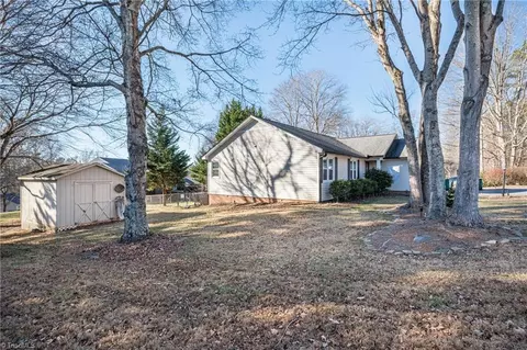 710 Saddle Dr, Pilot Mountain, NC 27041 photo 3