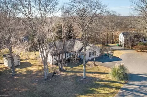710 Saddle Dr, Pilot Mountain, NC 27041 photo 6