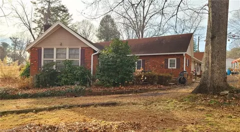 7400 Olin Rd, Pfafftown, NC 27040