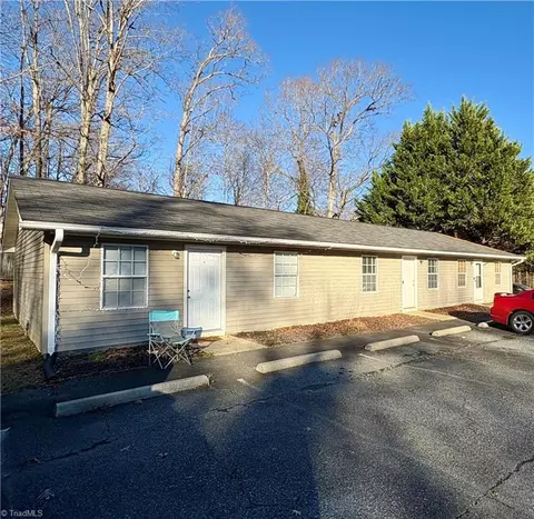 2808 Uwharrie Rd, Archdale, NC 27263