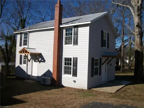 605 605-b Grove St # -A, Eden, NC 27288