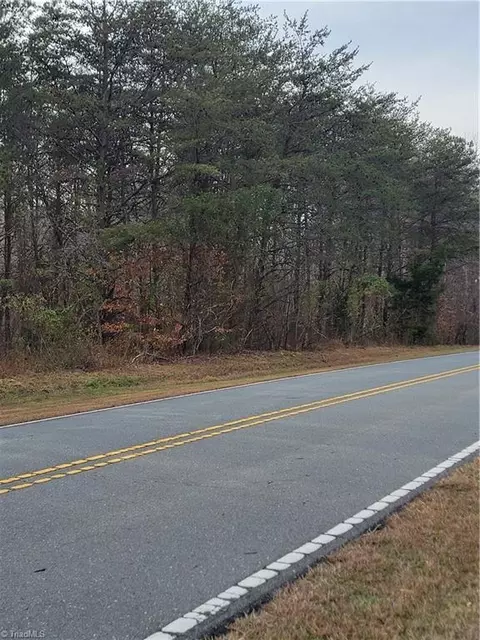 1671 Bowen Rd, Pinnacle, NC 27043 photo 3
