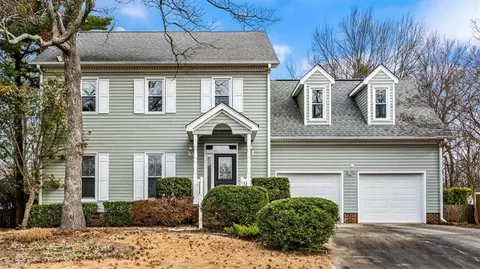 8 Knoll Brook Ct, Greensboro, NC 27407