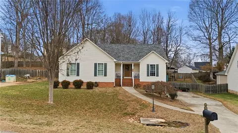 7640 Abington Dr, Kernersville, NC 27284