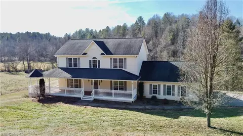 1114 Red Top Rd, Wilkesboro, NC 28697
