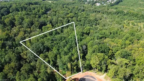 730 Labrador Ln, Winston Salem, NC 27106