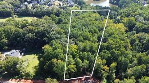 725 Labrador Ln, Winston Salem, NC 27106