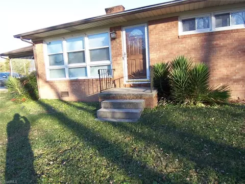 2533 Woodlyn Way E, Greensboro, NC 27407