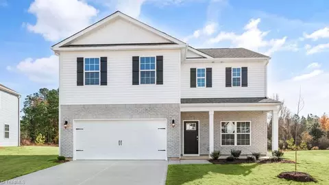 599 Forest Creek Dr, Winston Salem, NC 27107