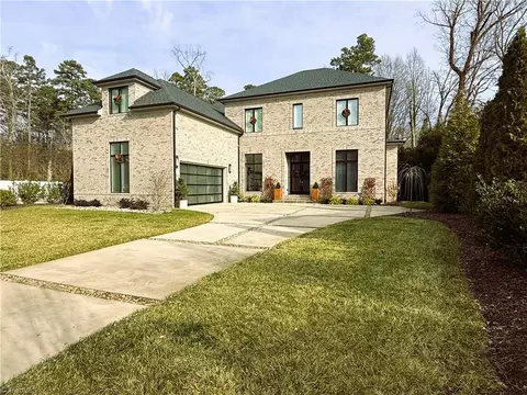 2108 Berkshire Ln, Greensboro, NC 27408