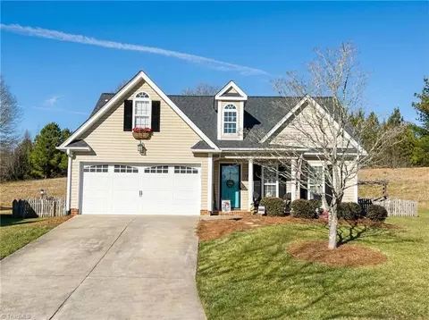 5870 Ferntree Ct, Pfafftown, NC 27040