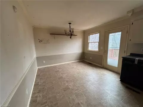 Living - 101 Hemlock Ct, King, NC 27021 photo 2 of 4