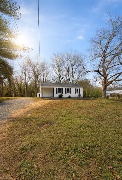 250 E Holly Grove Rd, Lexington, NC 27292