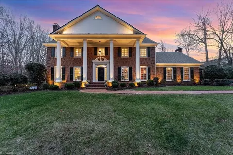 3 Baywater Ln, Greensboro, NC 27408
