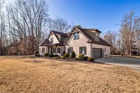 1635 Squire Davis Rd, Kernersville, NC 27284