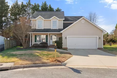 15 Wimbledon Ln, Greensboro, NC 27455